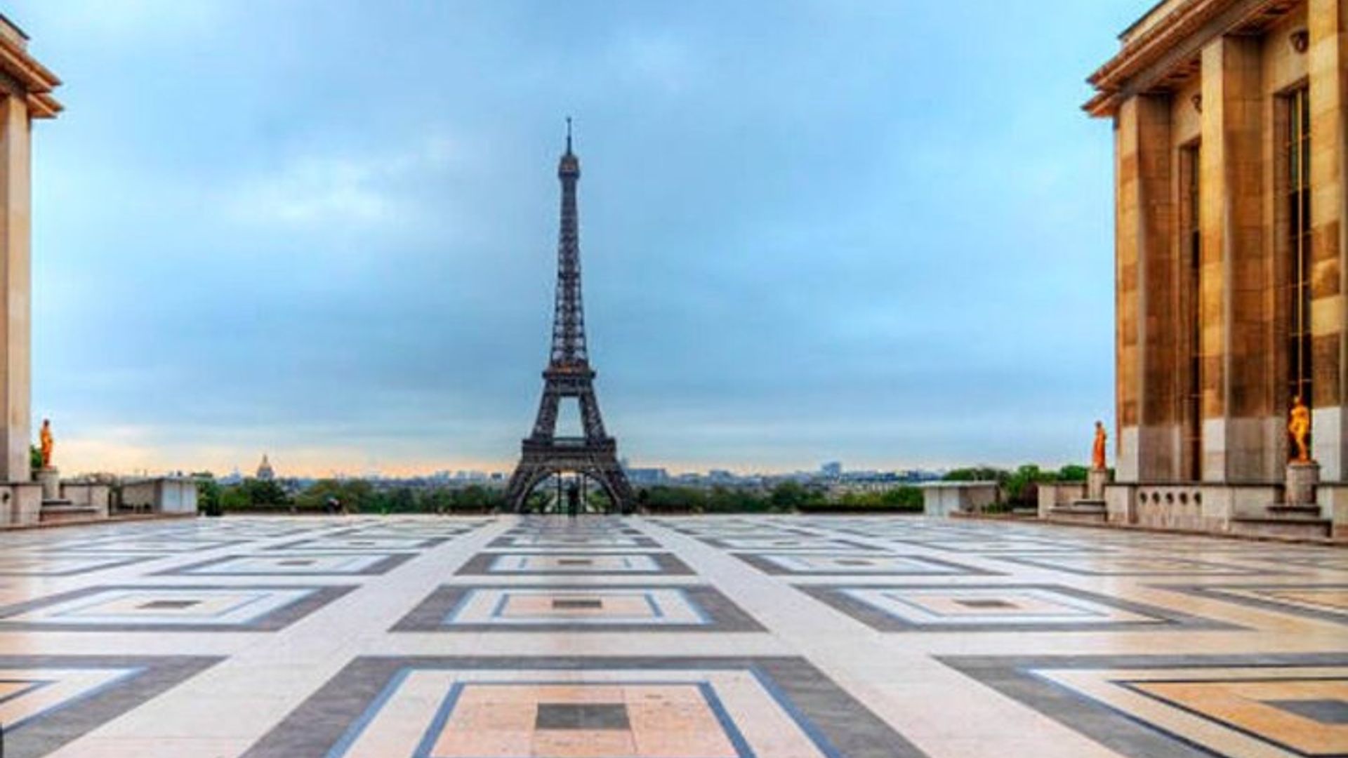 París : Tour privado a la Torre Eiffel en ascensor, cumbre opcional
