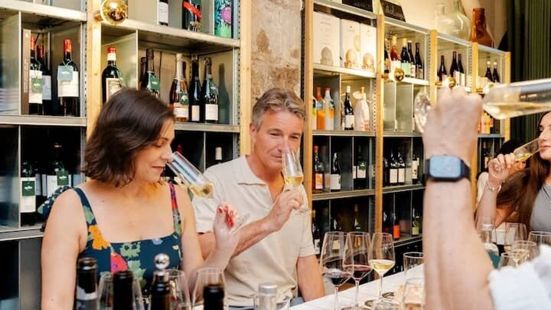 Spanish Wine Tasting 4 Wines, Cava, Cheese & Sommelier in El Born