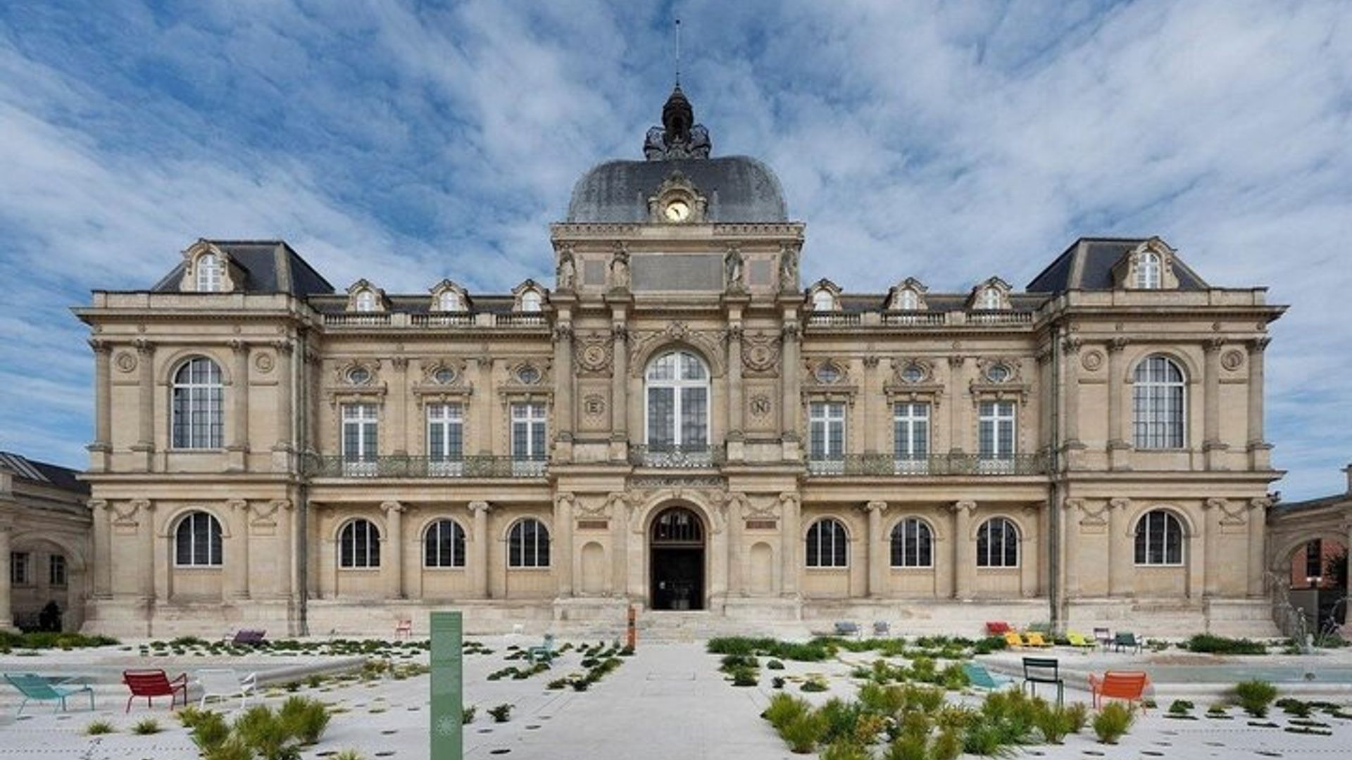 Amiens City Walk with Audio Guide in 7 Languages on your Phone