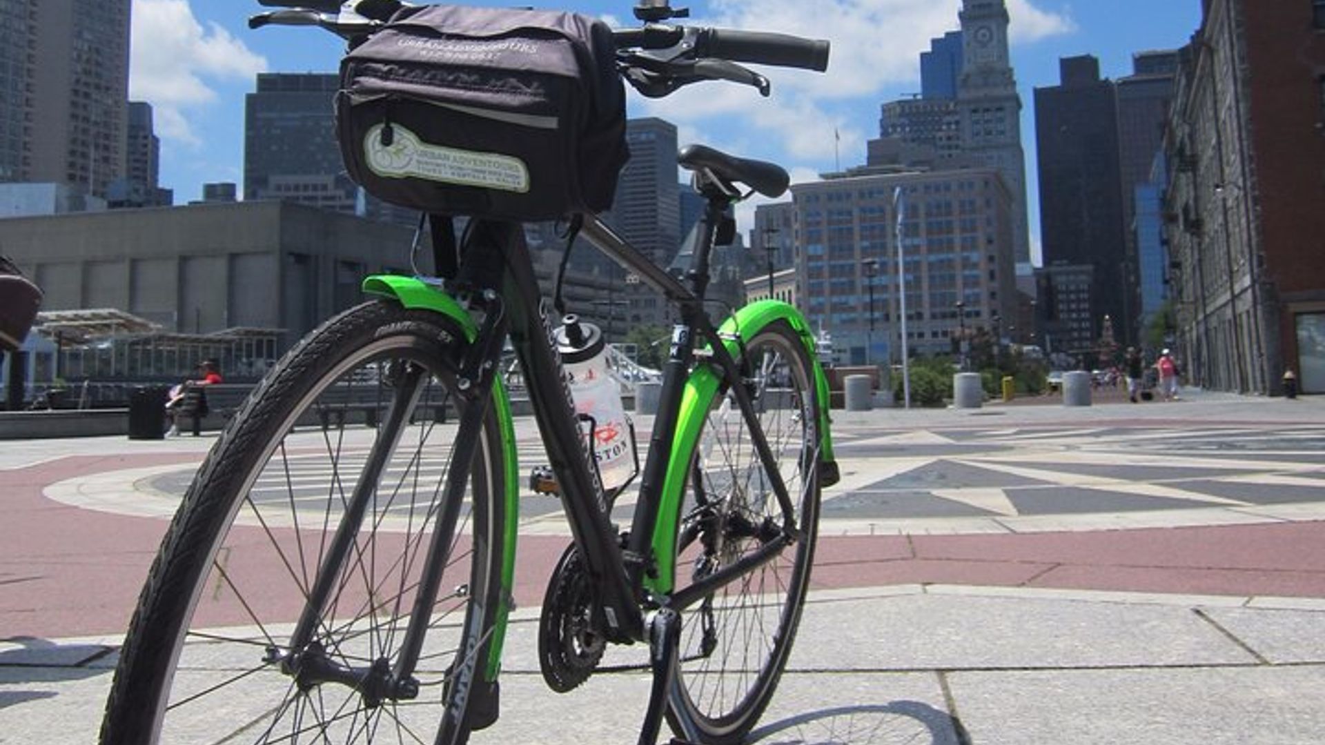Boston Hybrid Bike 24-Hour Bike Rental image 2