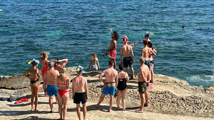 Alicante: Calas & Beaches Snorkeling with E - Bikes