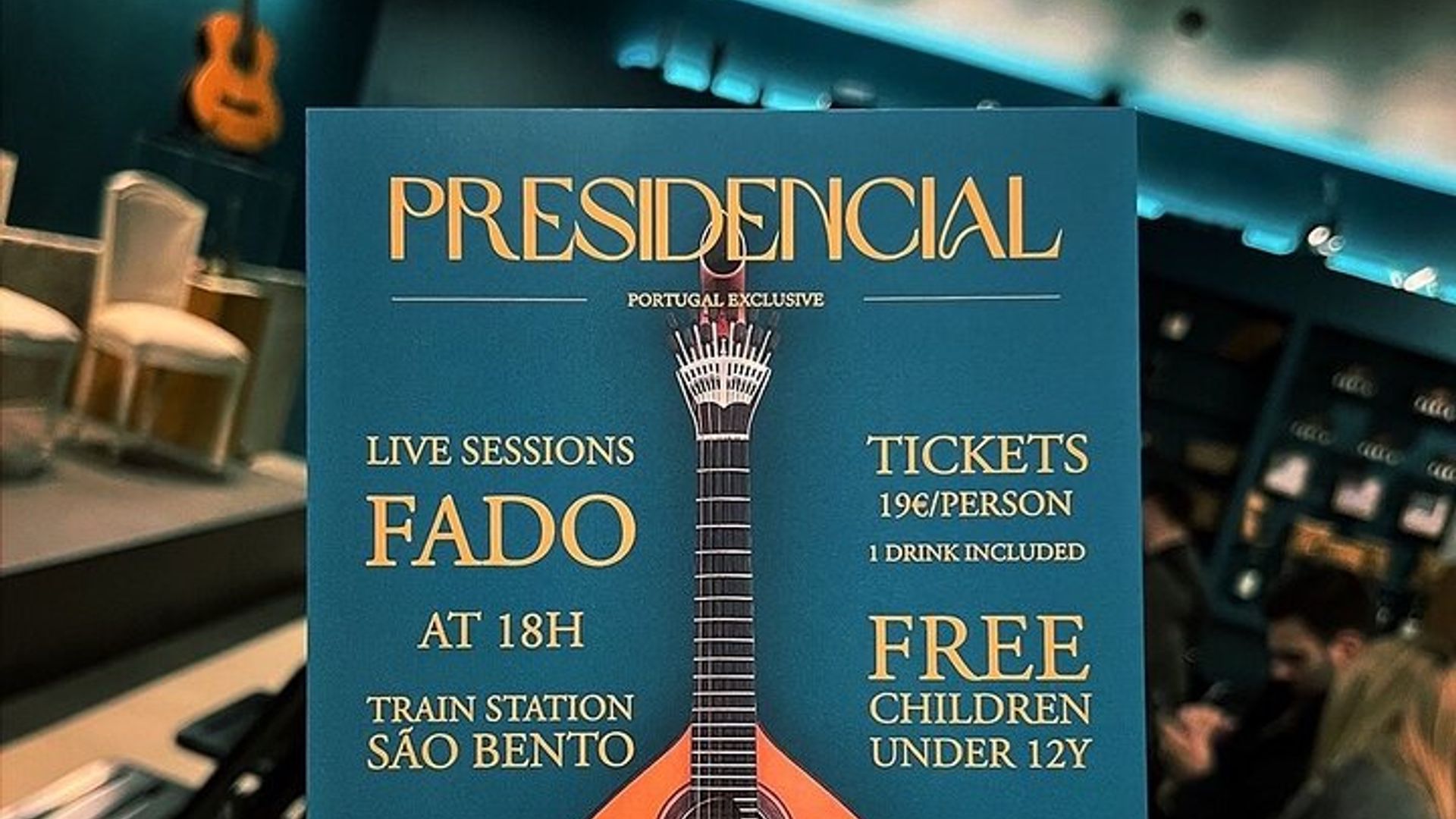 Porto: Show de Fado e Vinho do Porto na Estação de São Bento