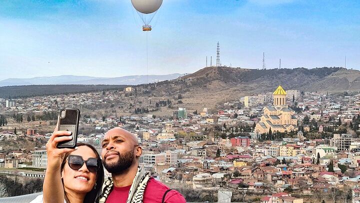 Tbilisi Walking Tour with Cable Cars, Wine Tasting, Bakery