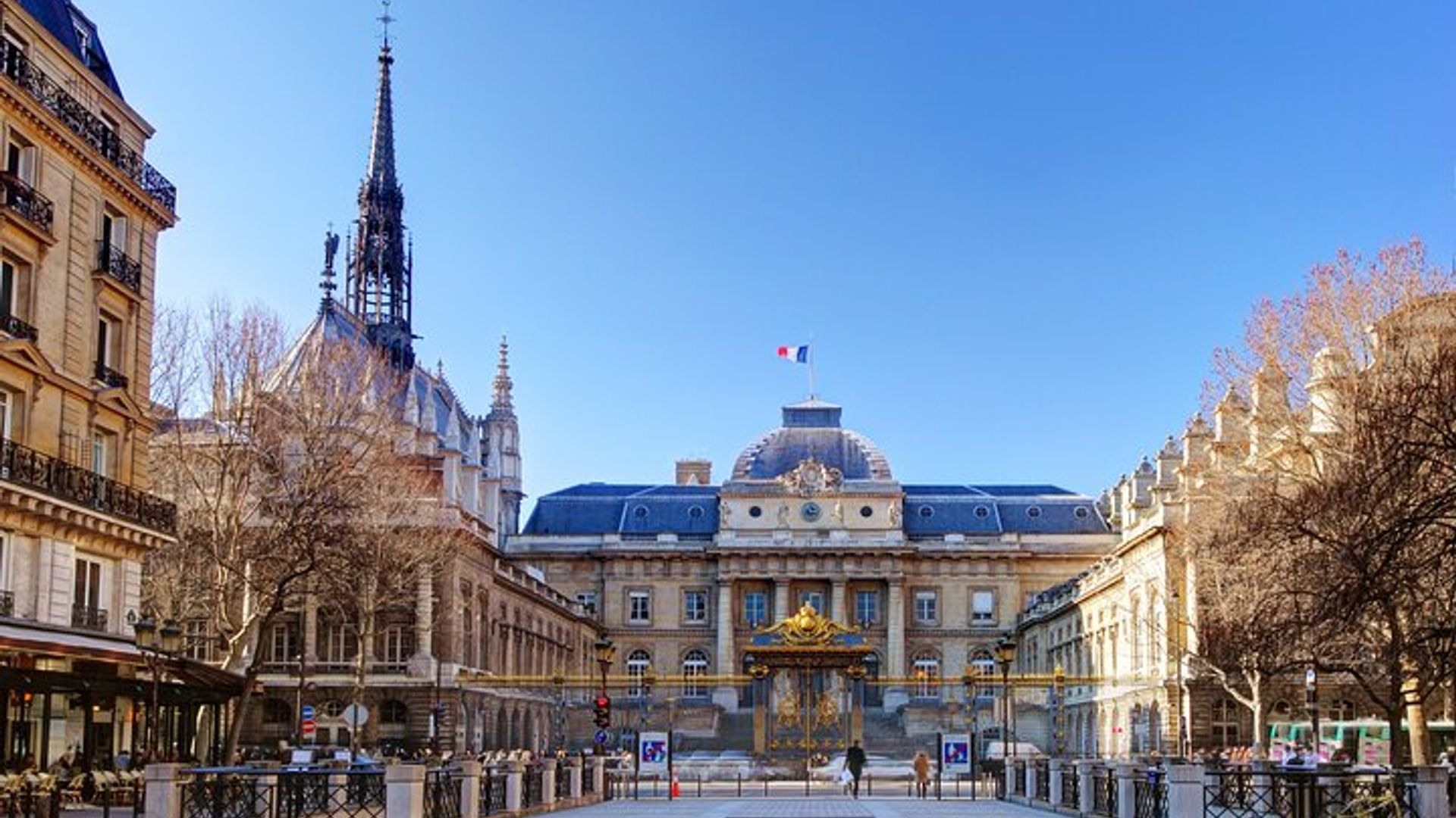 Tour in kleiner Gruppe durch die Außenfassade und Krypta der Kathedrale Notre Dame in Paris