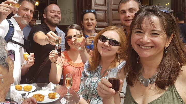Tapas Walking Tour of Madrid with Drinks: Lunch or Dinner