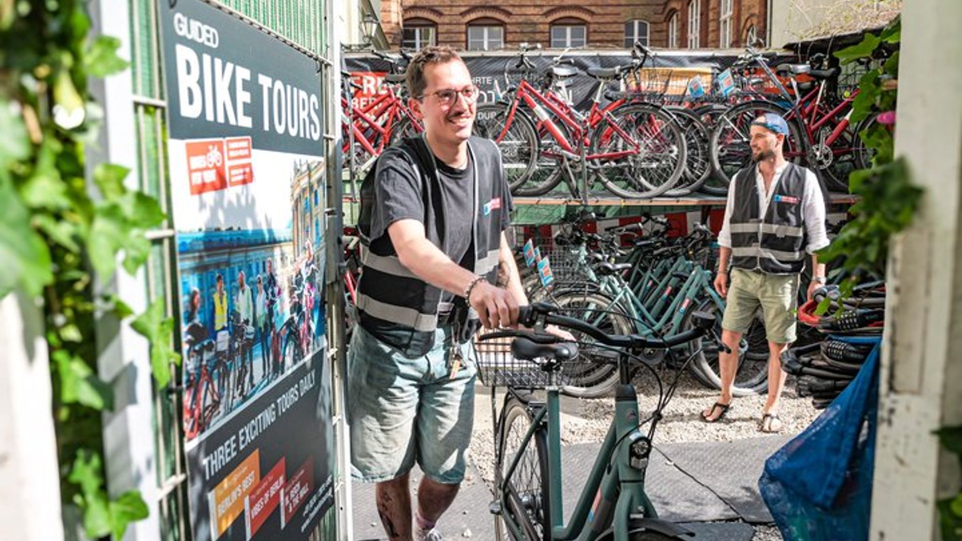 Self-Guided Bike Tour in Berlin with Local Route Tips