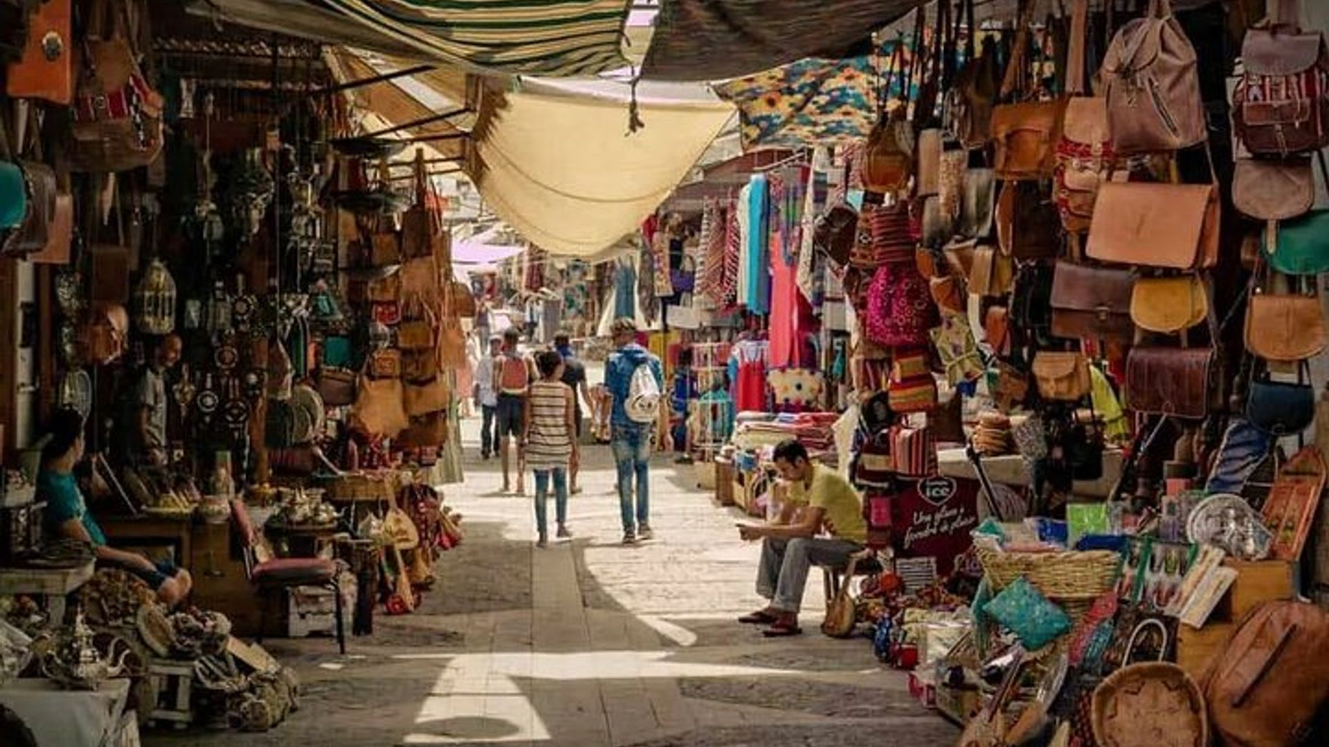 Tour a piedi privato di mezza giornata nella Medina di Fez con trasferimenti