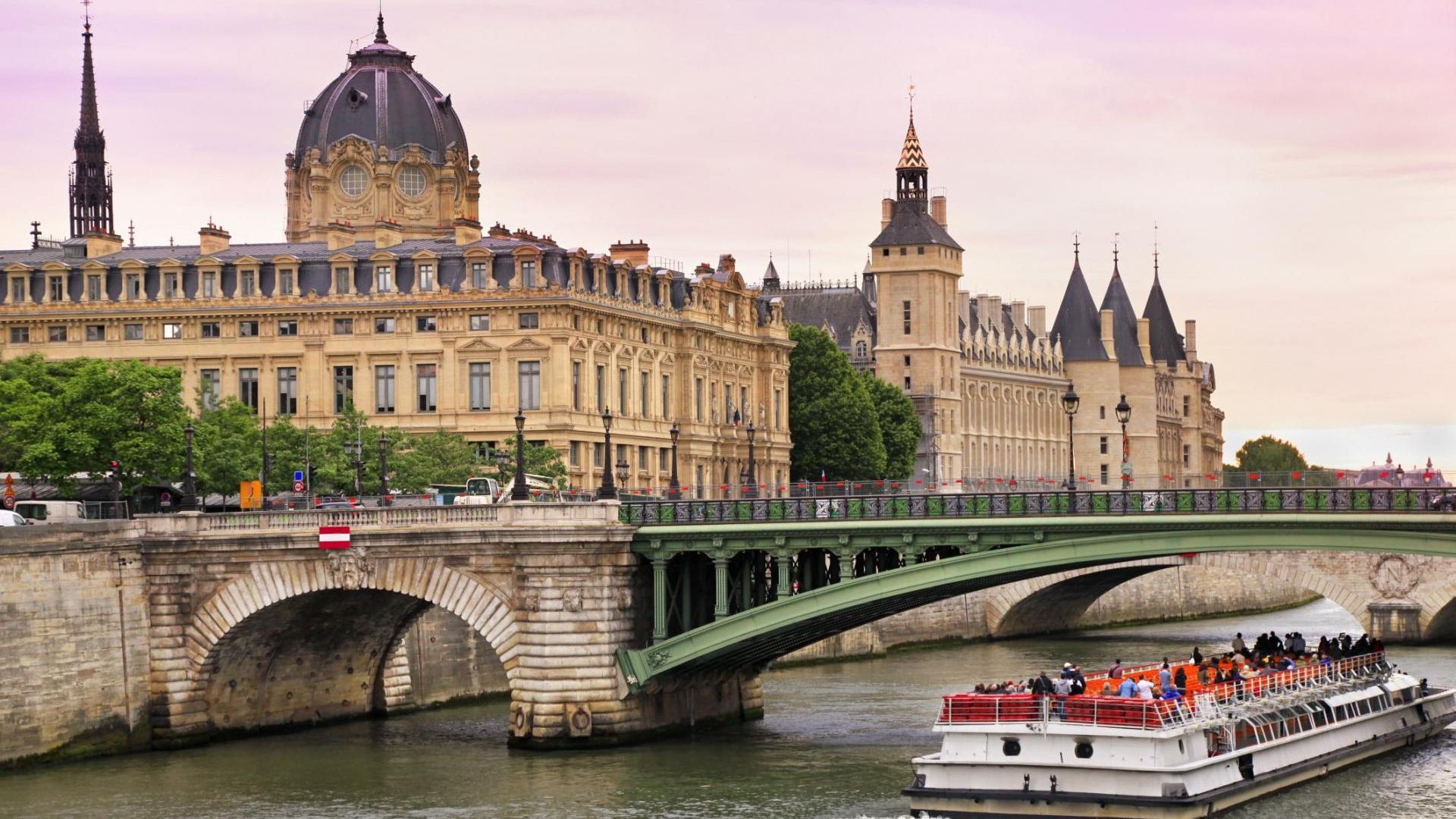 Paris: Dinner at the Eiffel Tower, Cruise, Moulin Rouge