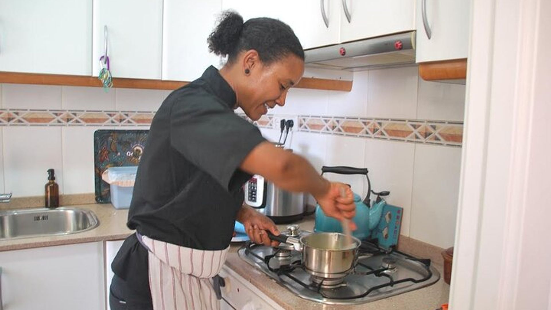 Authentic Sangria and Tapas Home Cooking Class in Barcelona