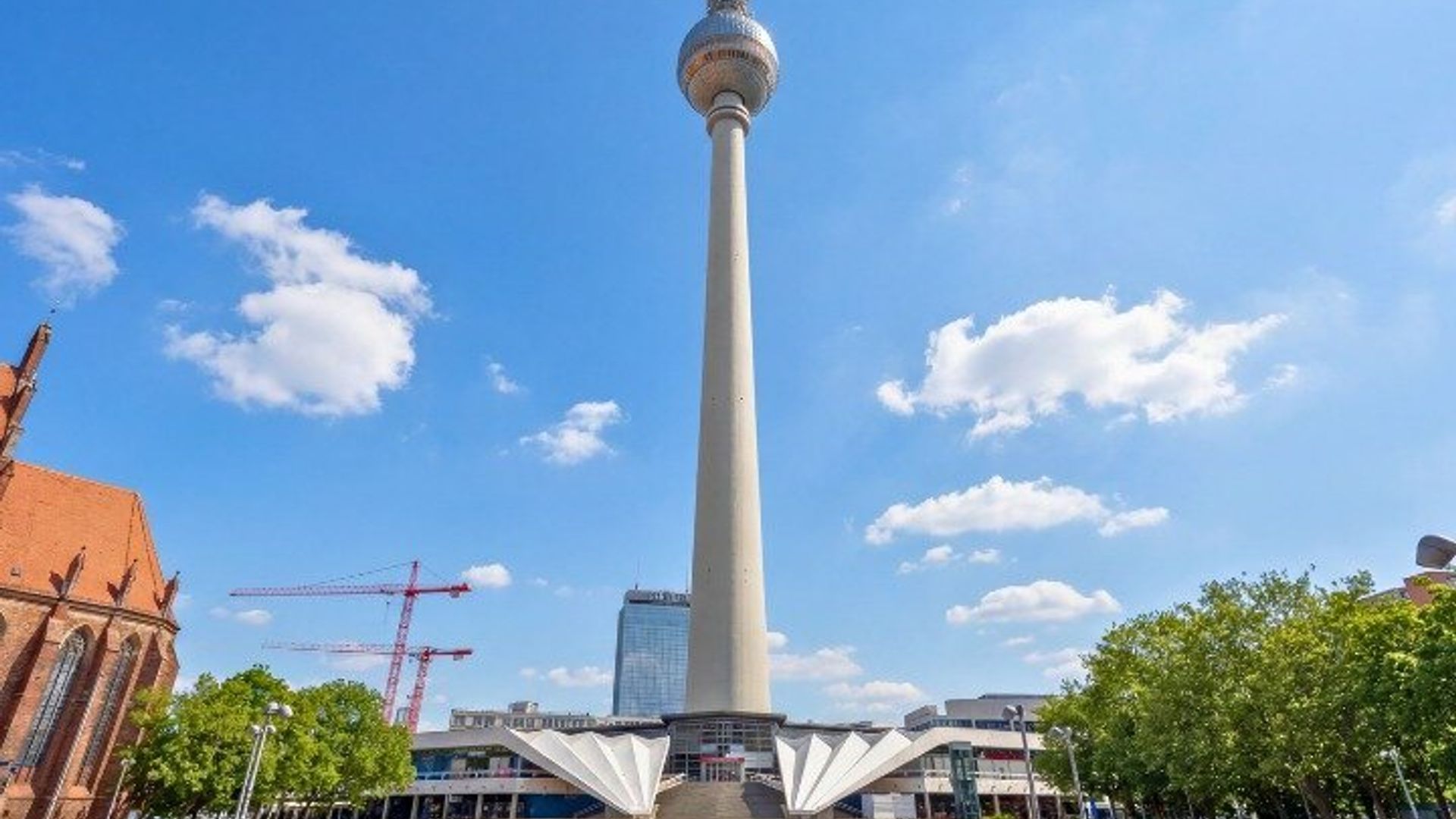 Berlin Cold War History Self Guided Walking Tour with an APP