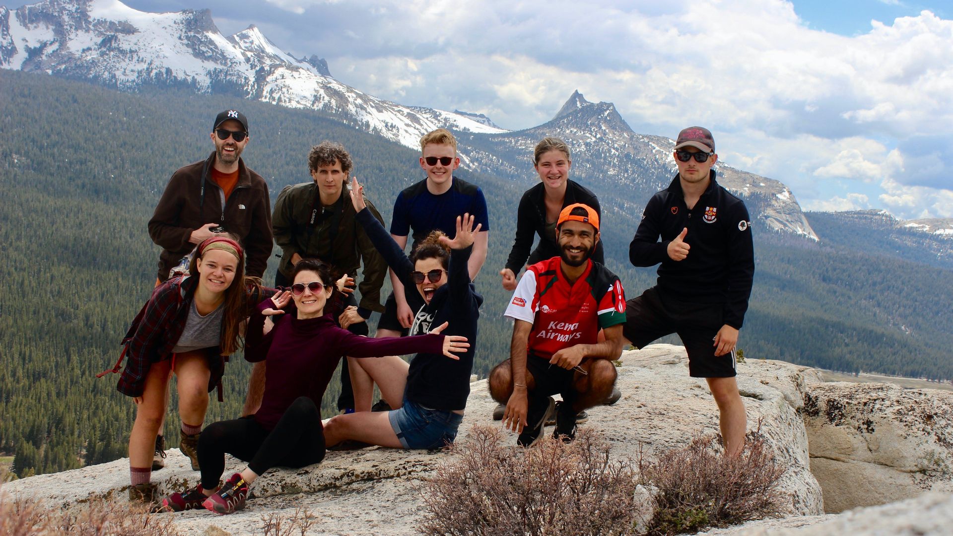 2-day Tour with overnight stay at Yosemite View Lodge image 1