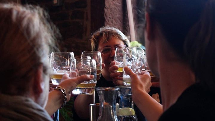 Glasgow: Pubs & History Walking Tour with Beer Tasting