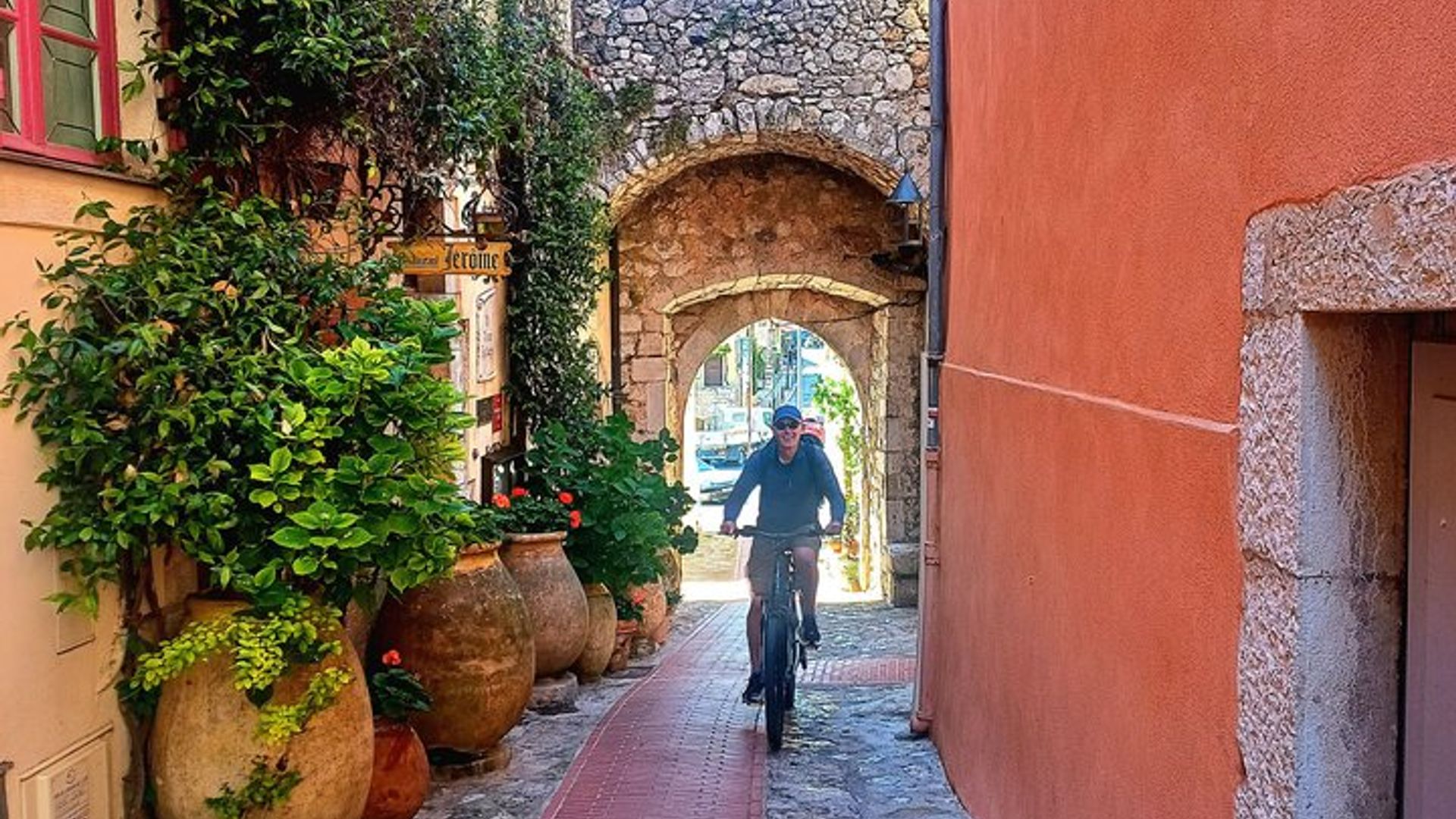 Tour en bicicleta eléctrica Antibes & St-Paul-de-Vence : riviera gemas & parques
