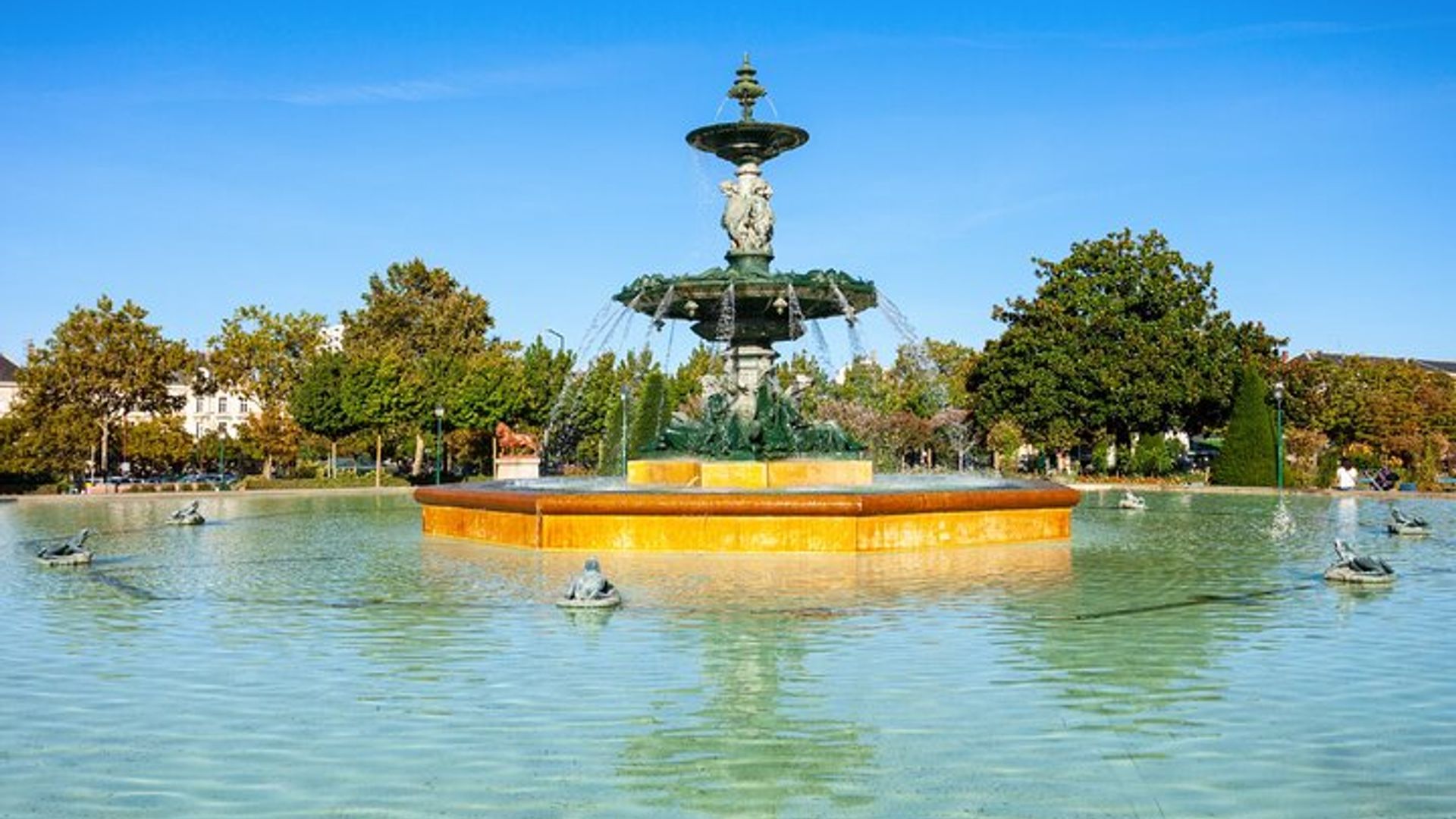 Angers: Visita a pie con audioguía, 2 horas y 15 minutos y 22 audiocomentarios