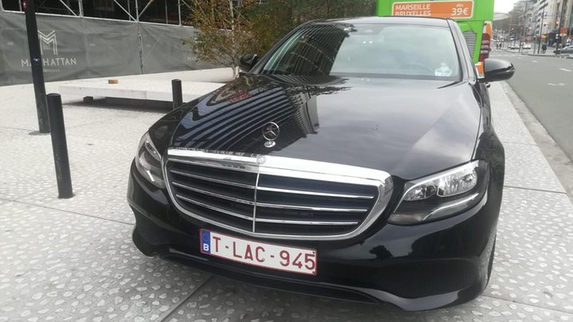 Véhicule de luxe de l'aéroport de Charleroi à la ville de Bruxelles