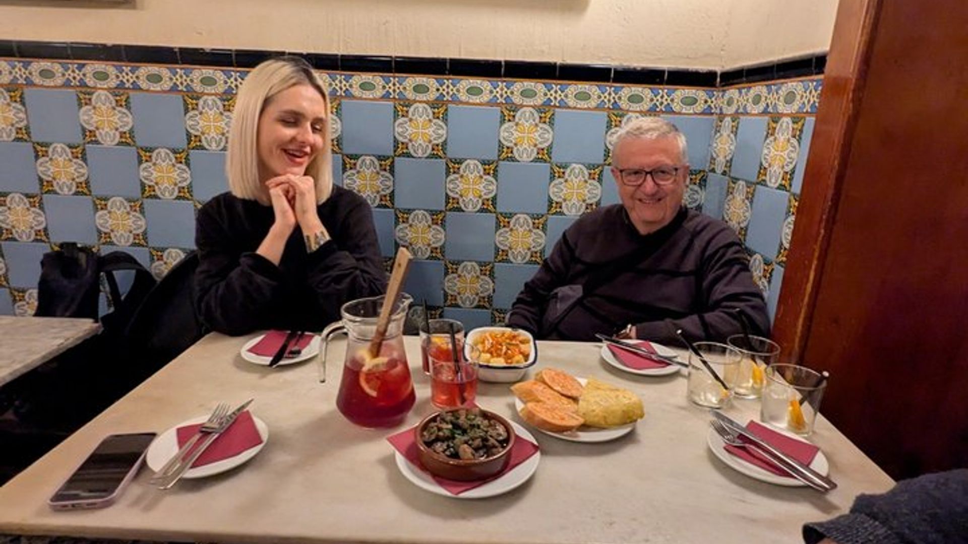 Barcelona Gothic Quarter Tapas and Taverns Food and Wine Tour