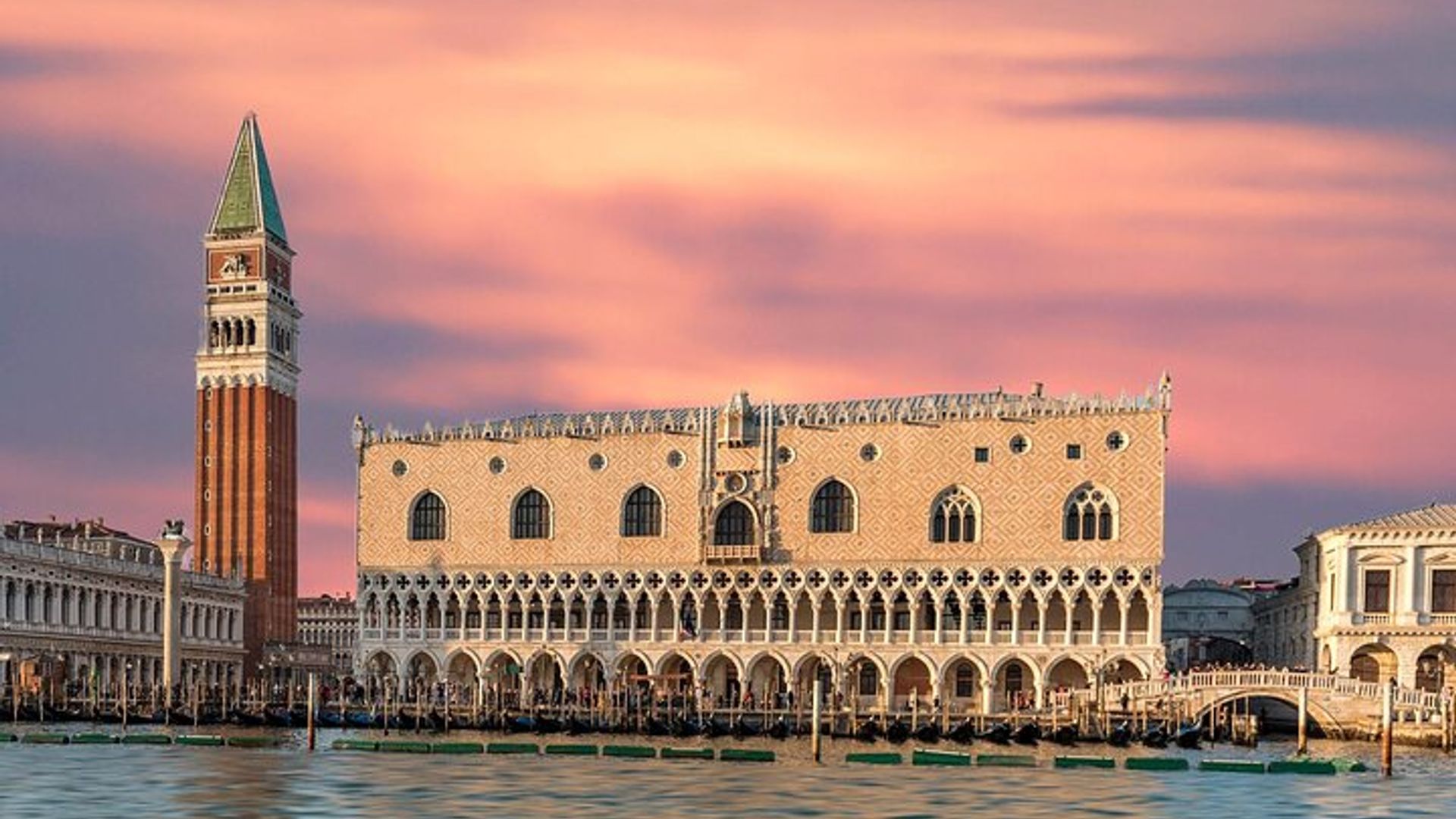 Ducale Palace Combo Tour to Prison with Ticket + Ebook