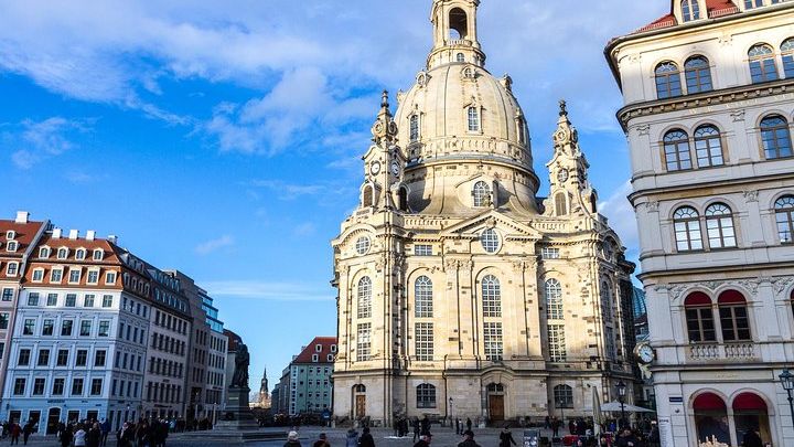 Public guided tour of the old town including a tour of the Frauenkirche