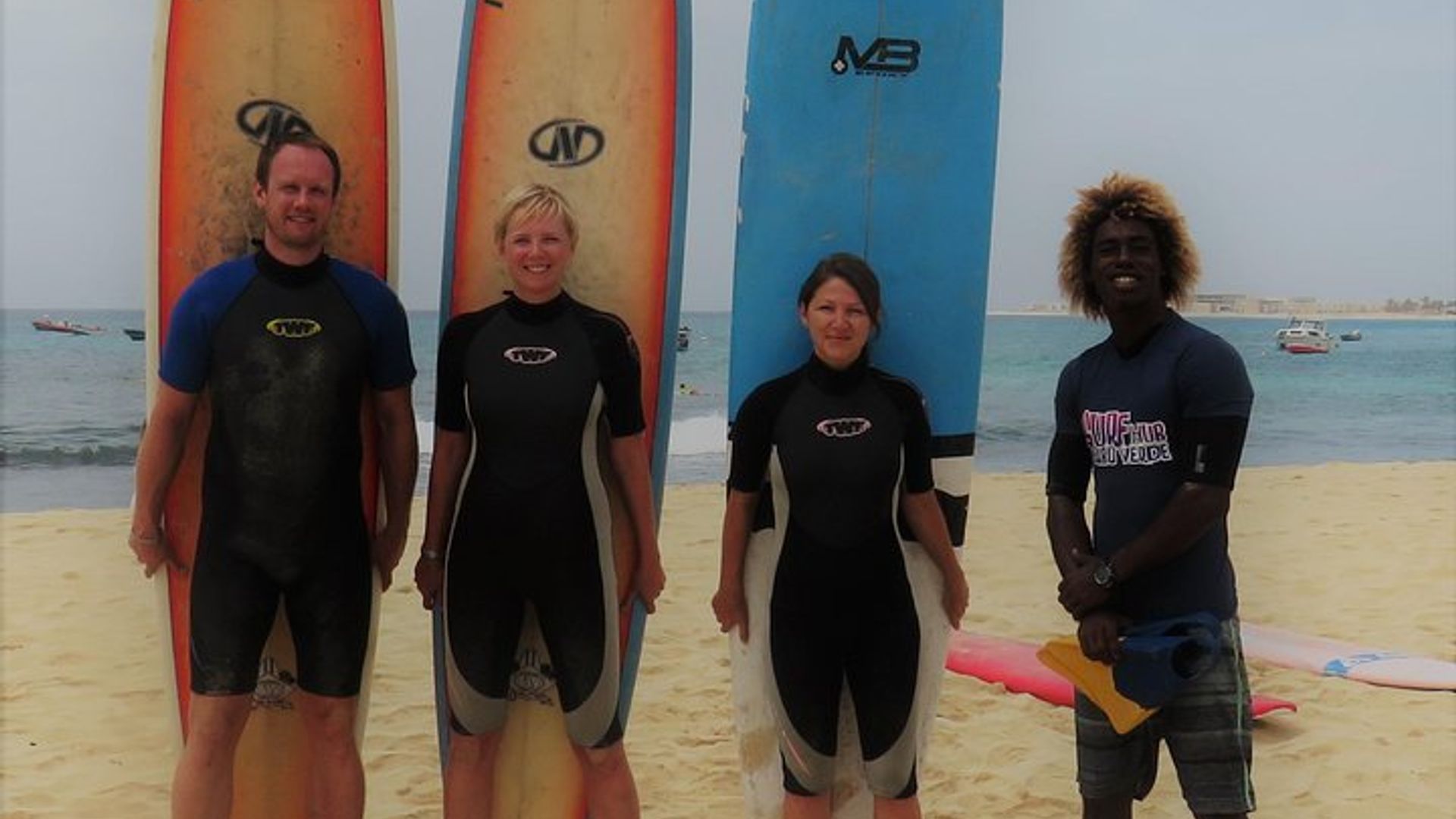 Leçon de surf Santa Maria dans l'océan Atlantique