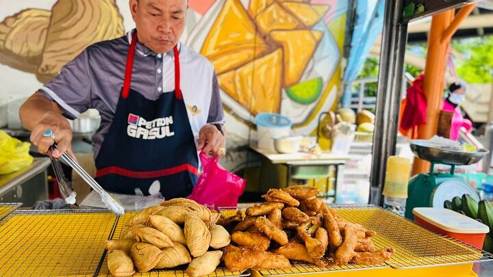 Kuala Lumpur Food Tour with 12+ Authentic Dishes & Local Secrets