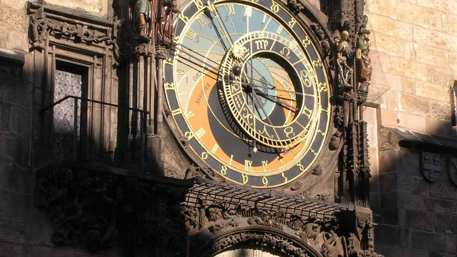 Prague Old Town and Castle Small-Group Walking Tour in German