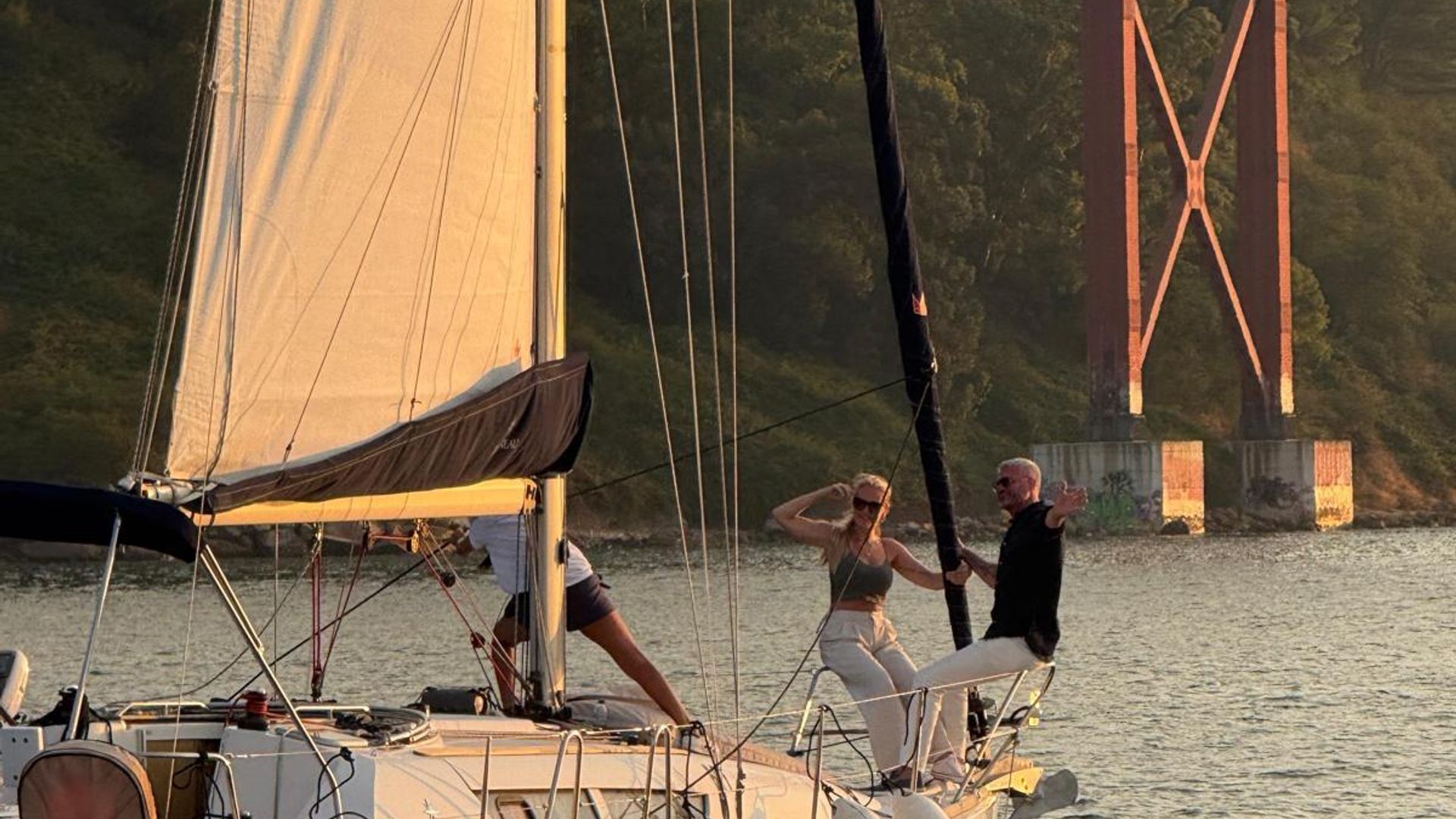 Lisbon Romantic Private 2h Sunset Cruise with sparkling wine