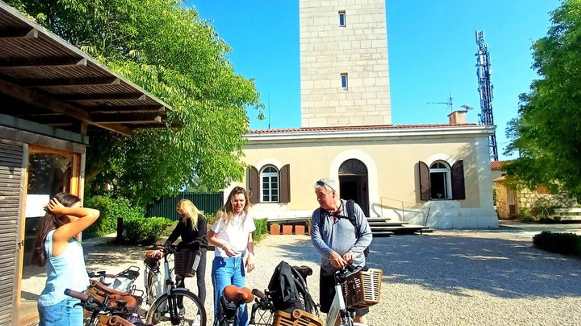 Tour en bicicleta eléctrica Antibes & St-Paul-de-Vence : riviera gemas & parques