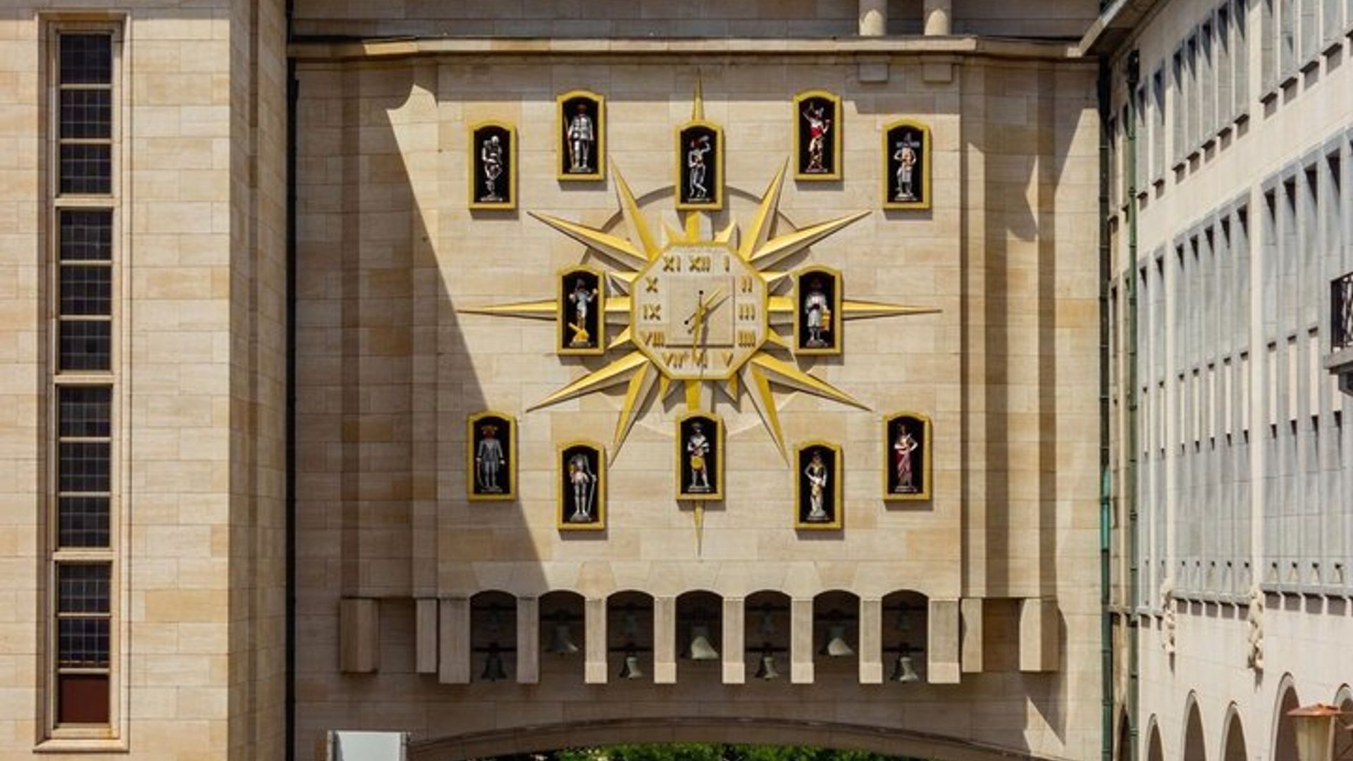 Brussels Scavenger Hunt & Highlights Self-Guided Walking Tour