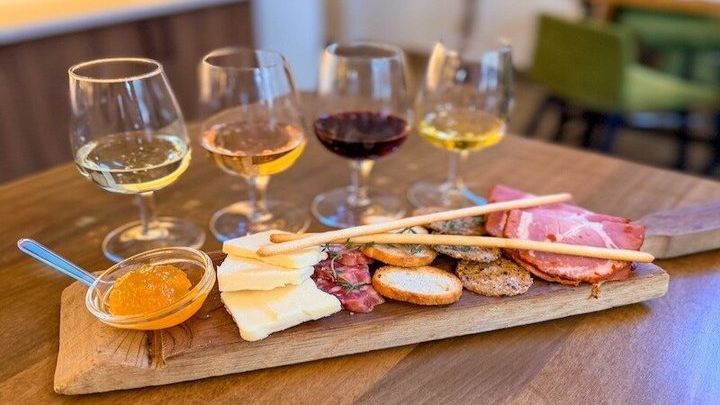 Niagara-on-the-Lake Wine and Beer Small-Group Tasting Tour