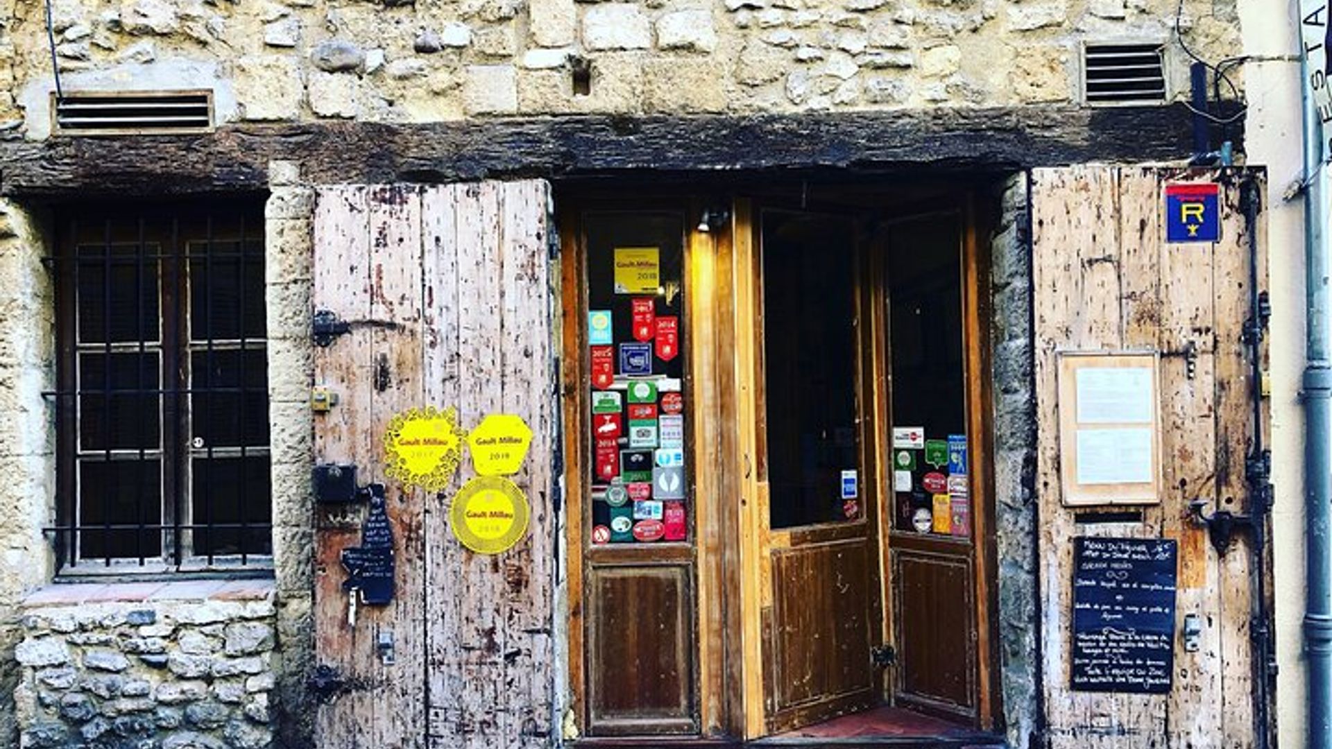 Visite de la vieille ville d'Aix-en-Provence avec dégustation de vin et de chocolat