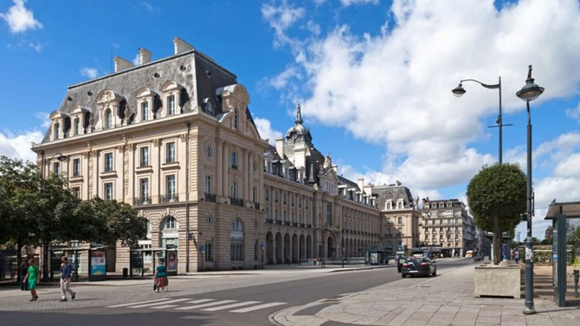 Bonjour Rennes : Private 2 - Heure Intro City Walk avec Guide Local