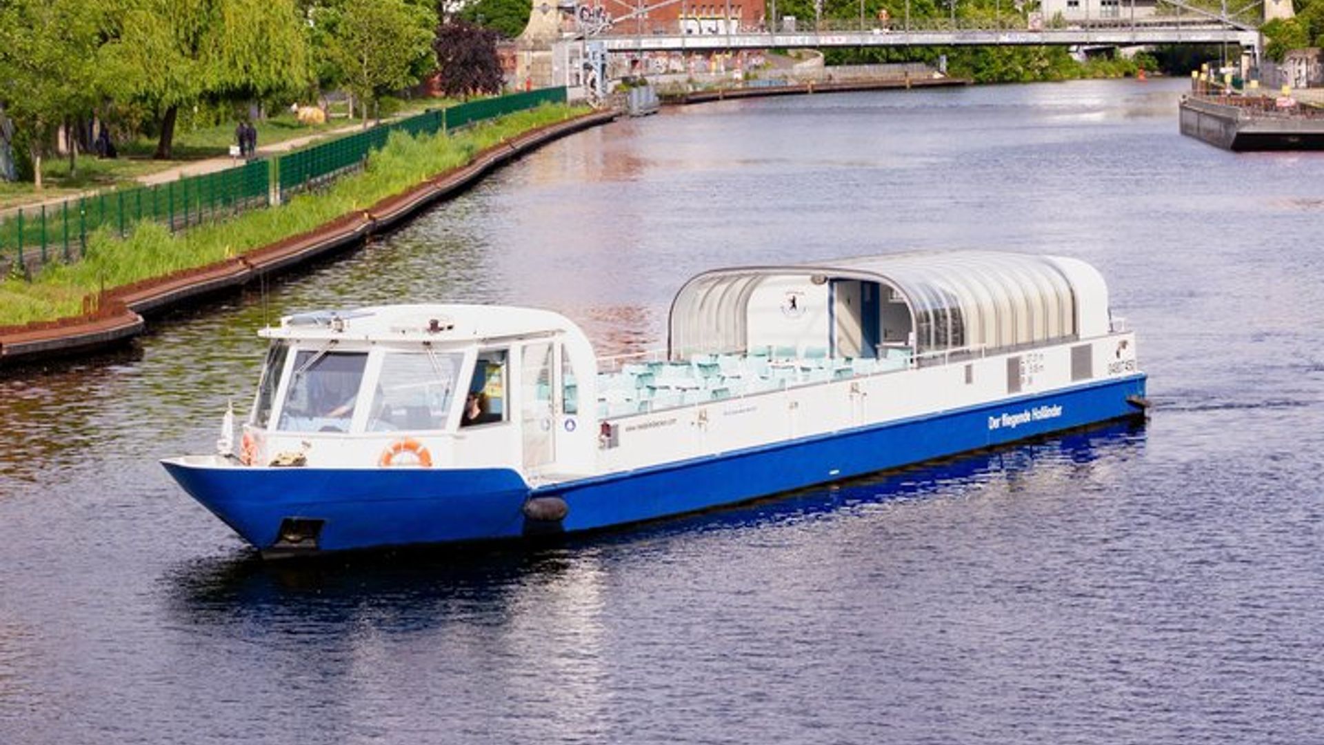 Berlin Sunset Dinner Cruise With Vegetarian Option