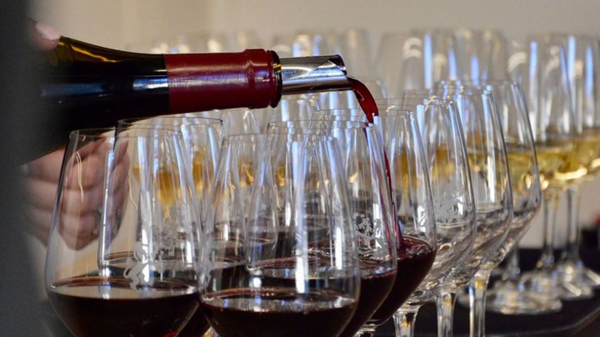 Lyon Wine Tasting: Small-Groups with a Professional Sommelier