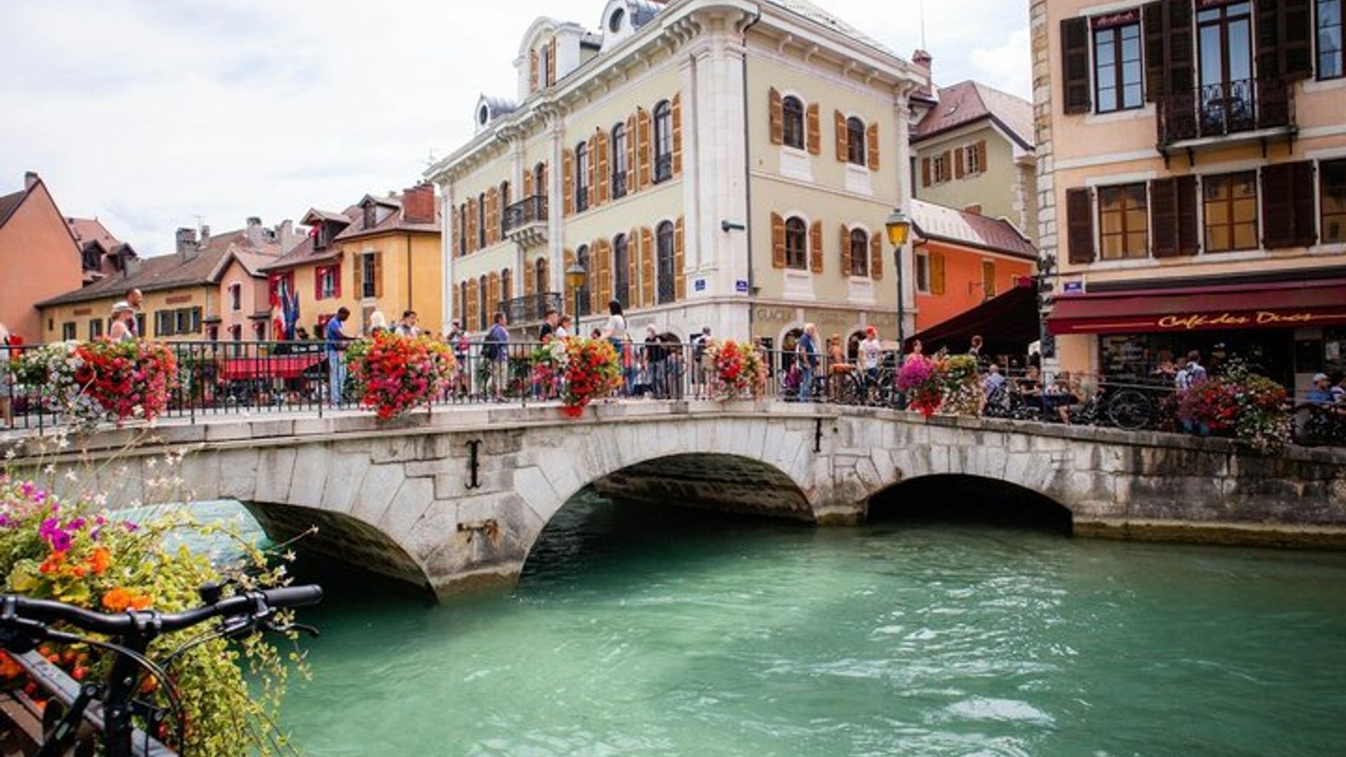 Annecy One Hour Walk Through the Venice of the Alps