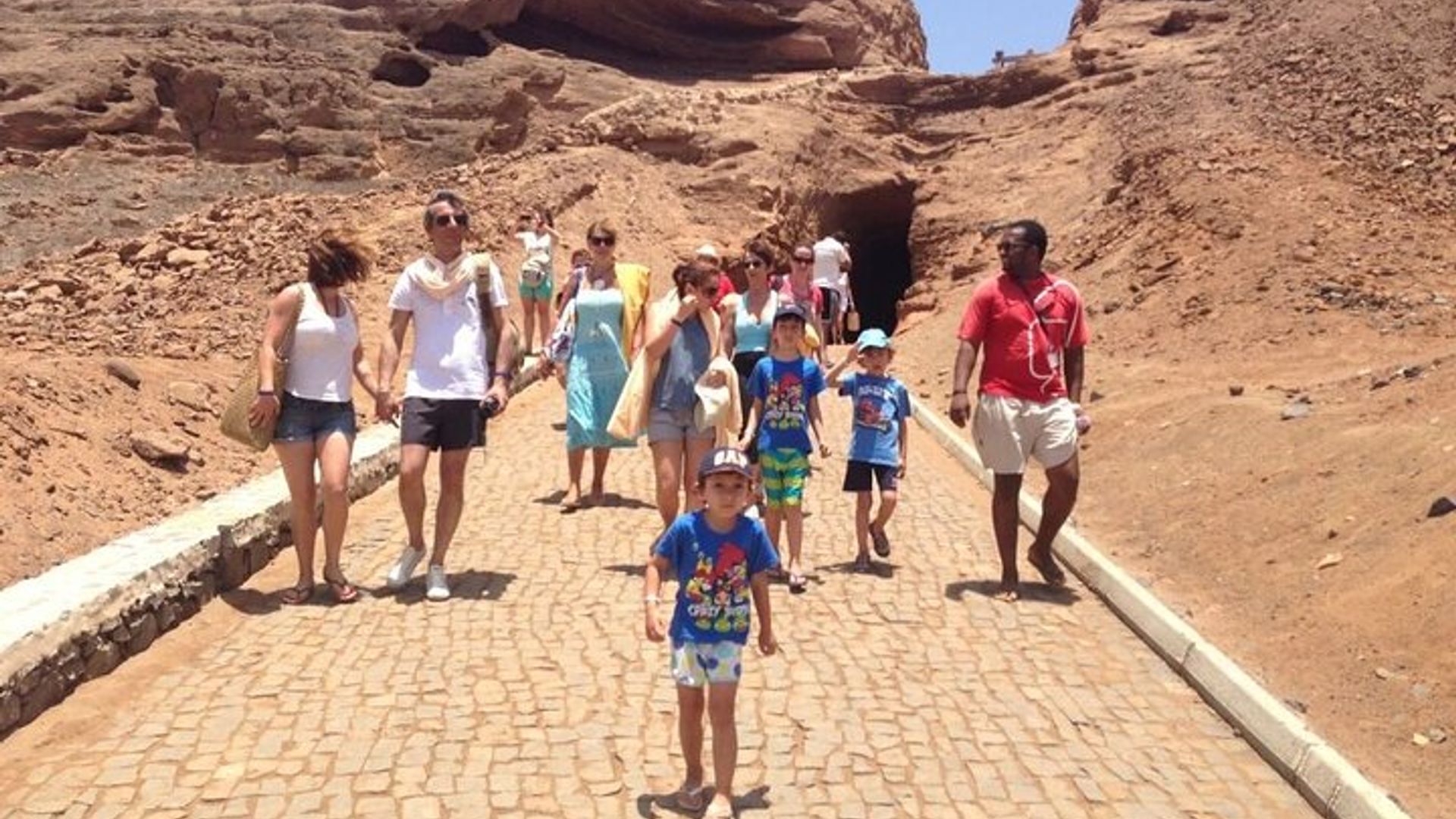 Full-day tour - Salt Mine, Blue Eye, Shark Watch and Kite Beach