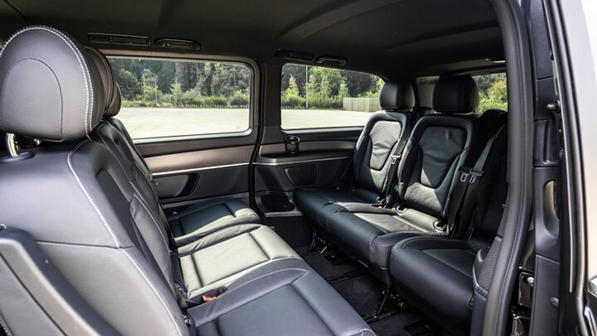 Privater Transfer mit dem Van in Paris: CDG, Orly, Disneyland und Versailles