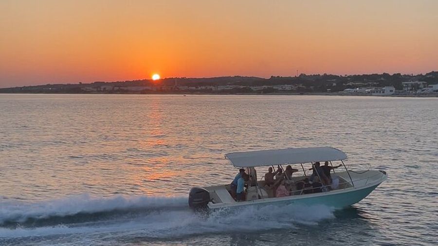 Sunset boat tour among the caves of Santa Maria di Leuca