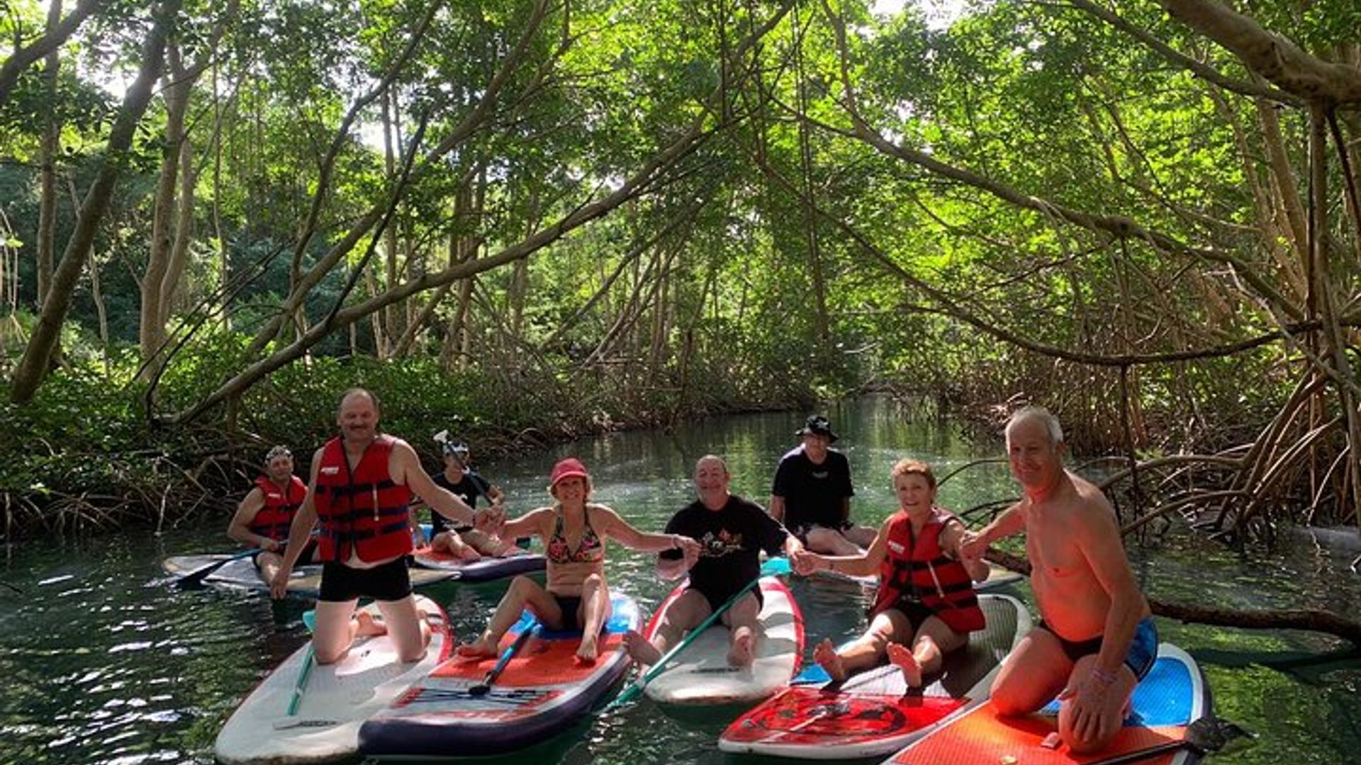 Paseo en remo por manglares Sainte Anne Guadalupe