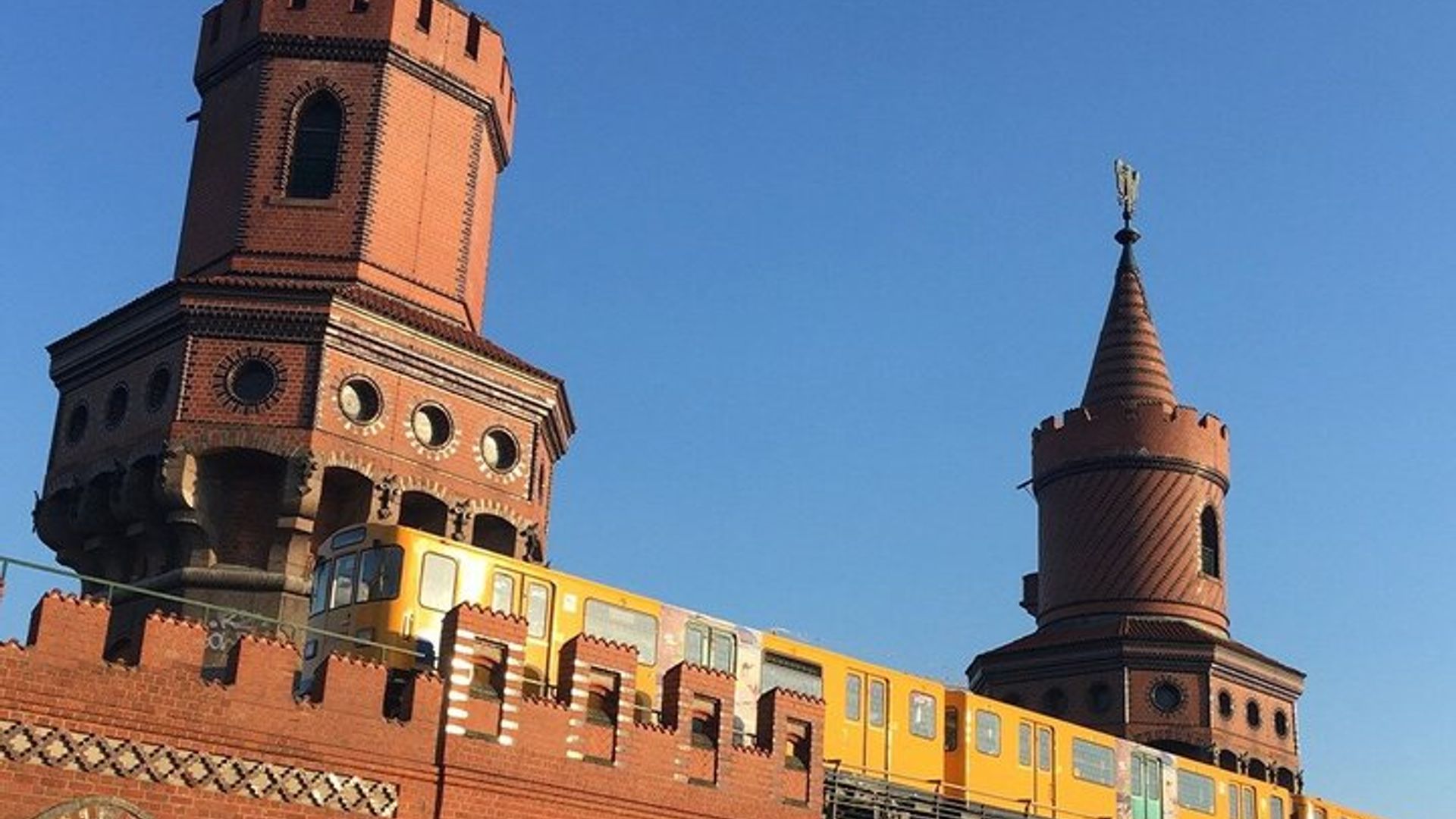 Street Art and Alternative Tour of Berlin in French