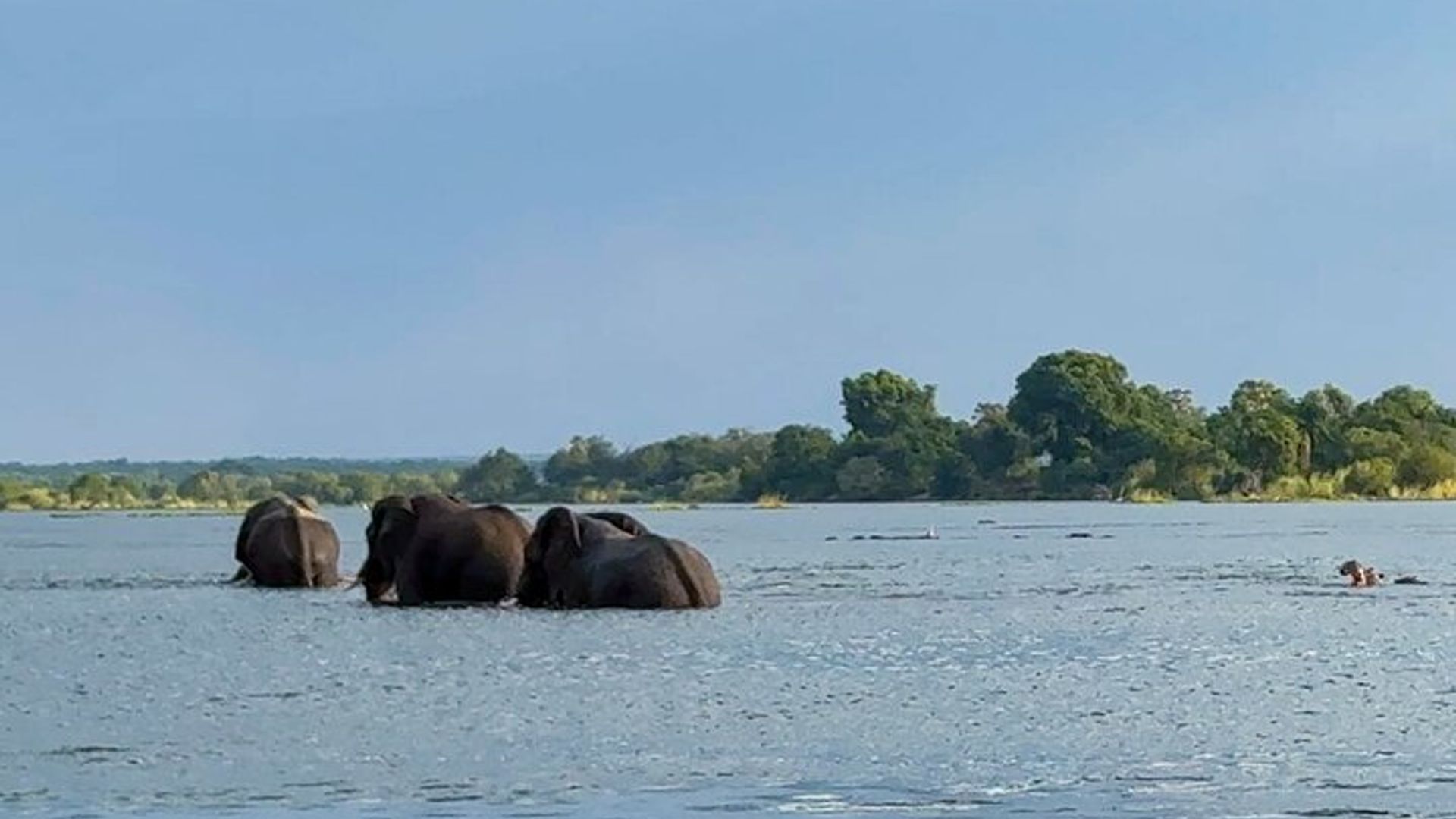 Izuba rirenga ku ruzi rwa Zambezi kuva Isumo rya Victoria