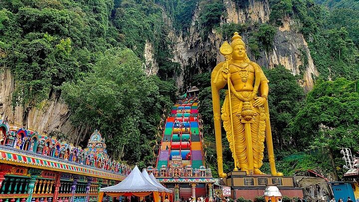 Kuala Lumpur City Highlights and Batu Caves Tour