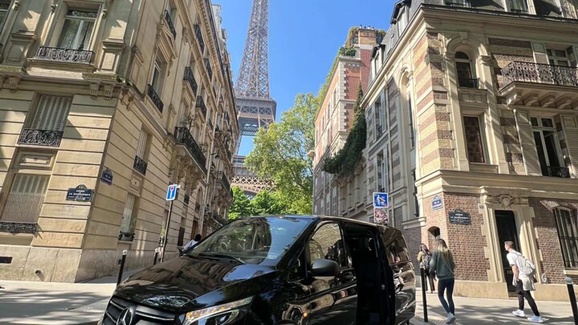 Paris Private Transfer to CDG or Orly with Luxury Upgrade