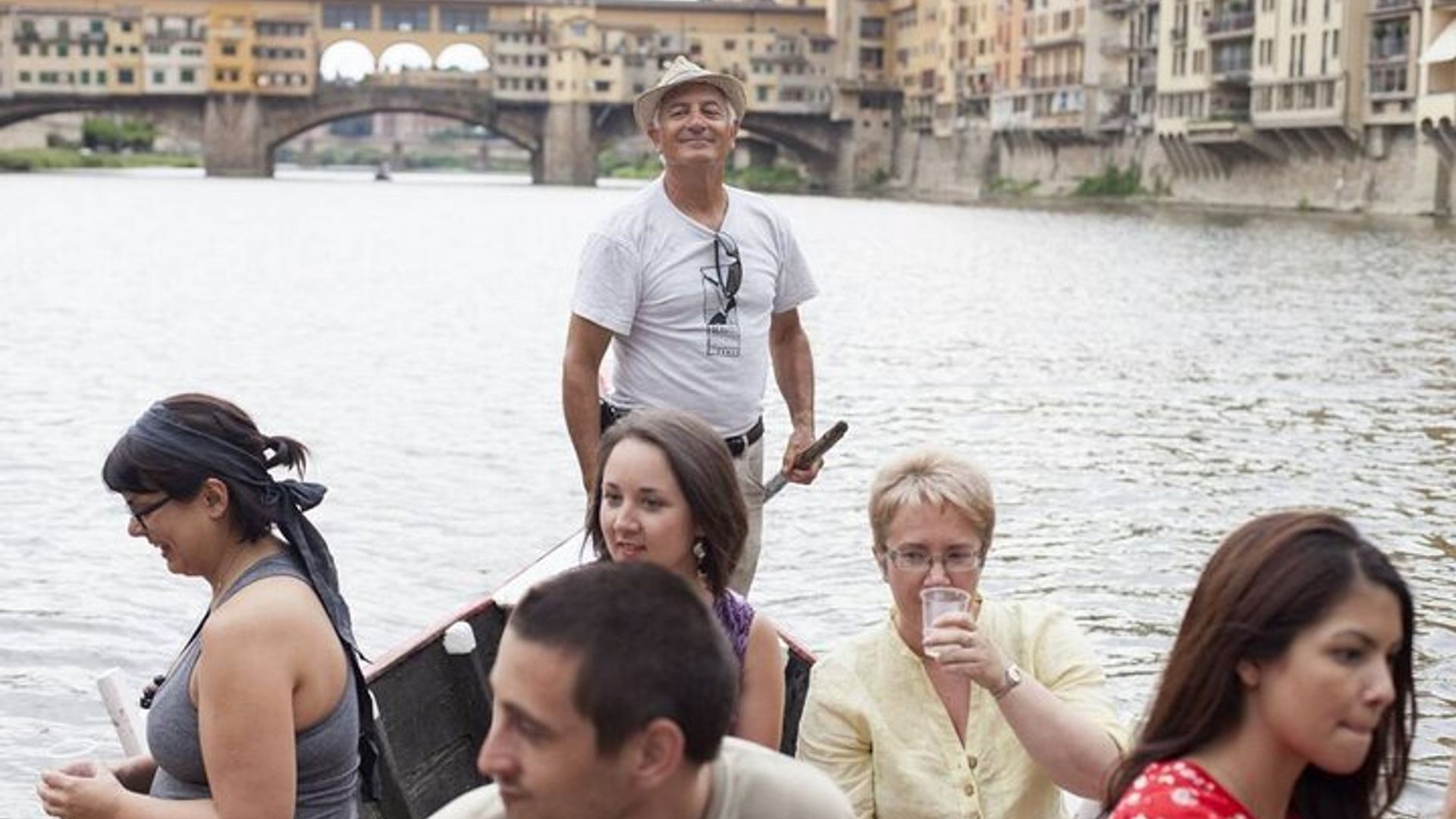 Crociera sul Fiume a Firenze su un Tradizionale Barchetto