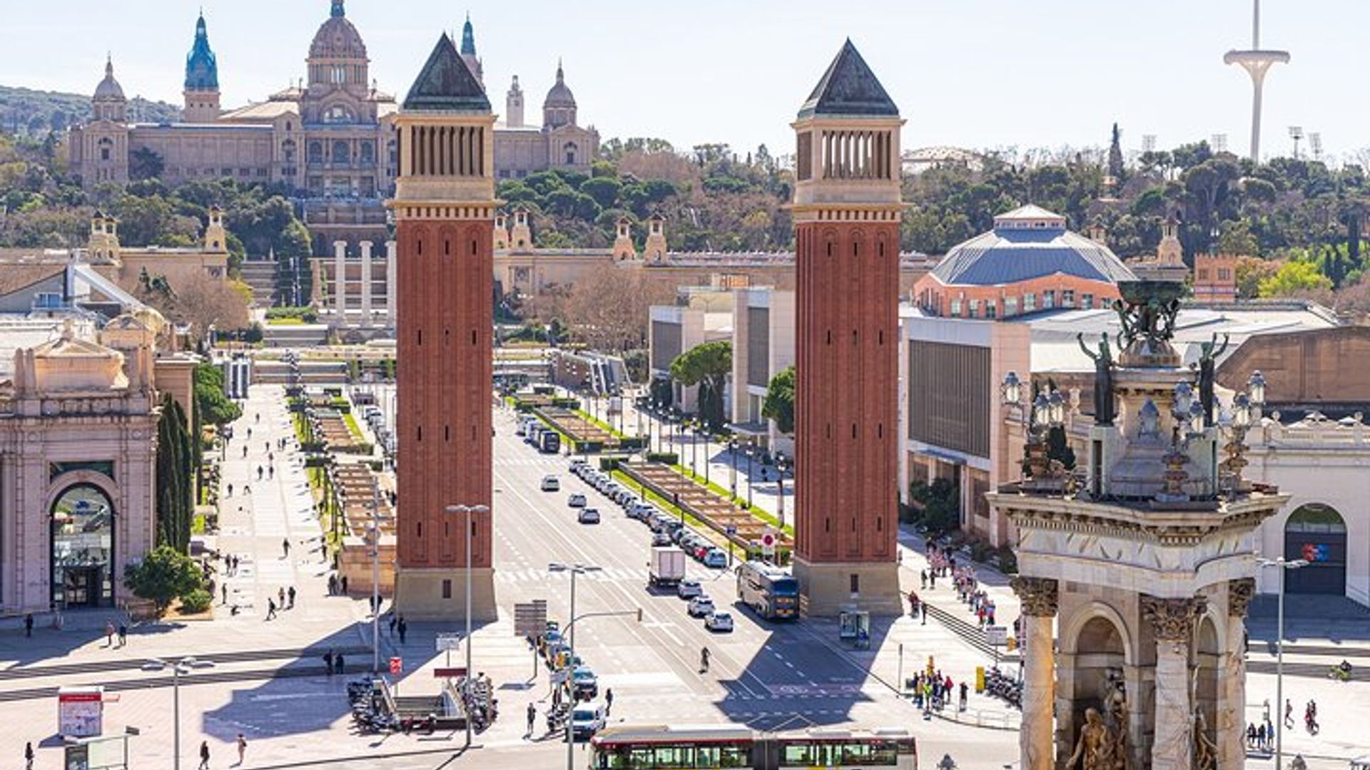 Private Transfer From Toulouse To Barcelona With a 2 Hour Stop