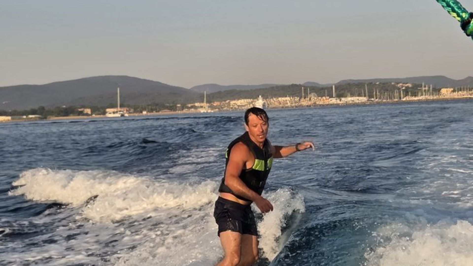 Experiencia privada de Wakesurf, Wakeboard y barco – Saint-Tropez