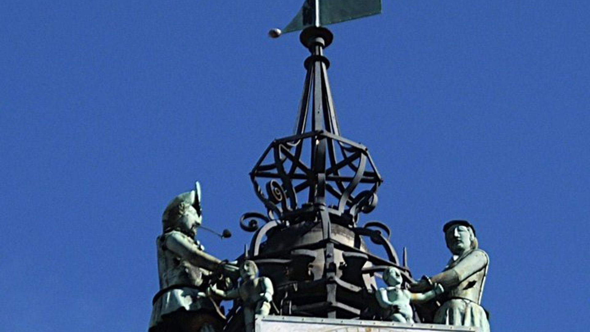 Enjoy a tour viewing the best sites of Dijon (Min 2 Guests)