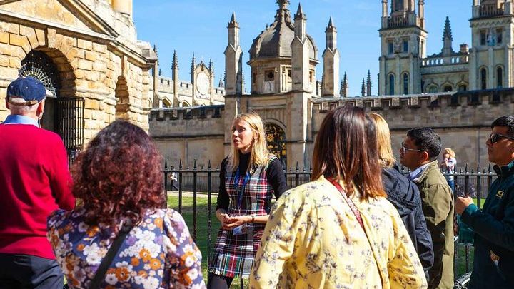 Oxford University Walking Tour with Bodleian Library and Entry