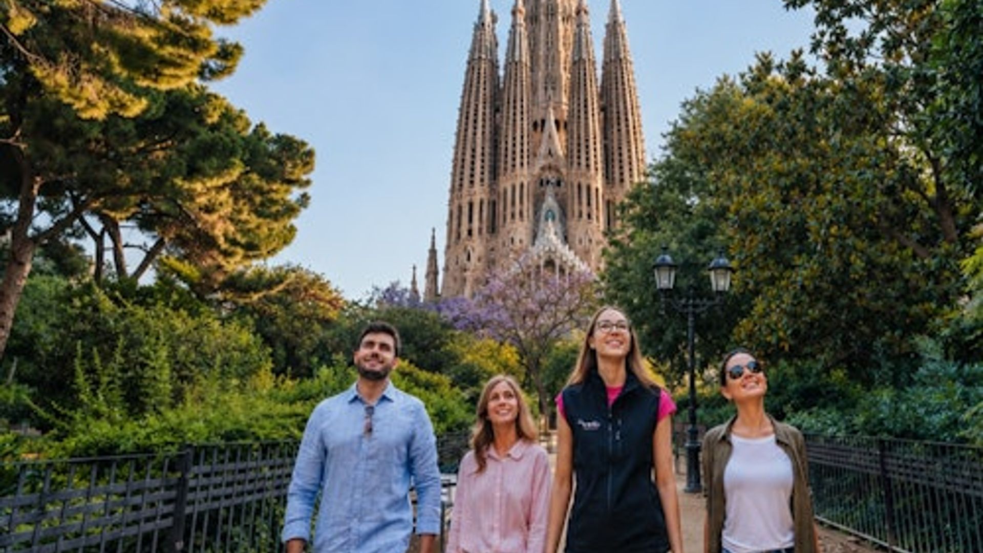 Barcelona: Guided Tour + Sagrada Familia Skip The Line Ticket