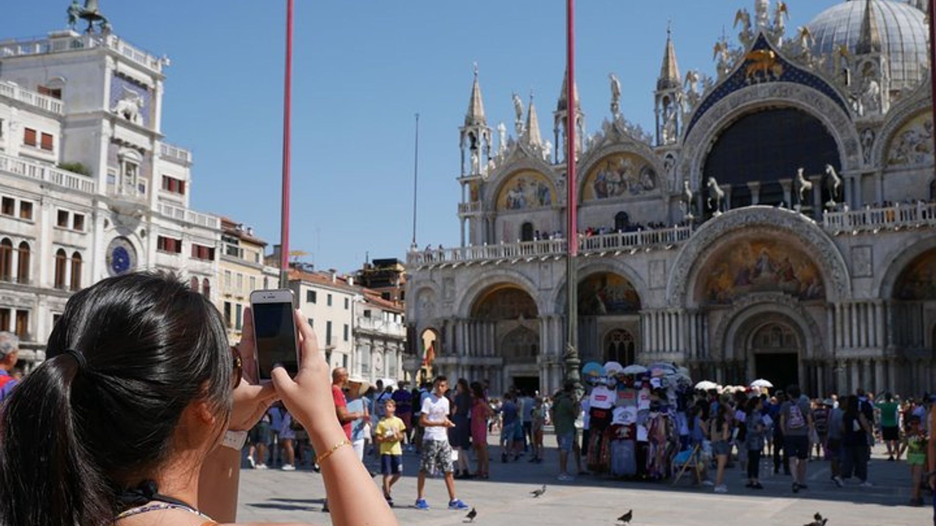 Venice Saver Tour: Basilica, Palace, Burano, Murano & Gondola