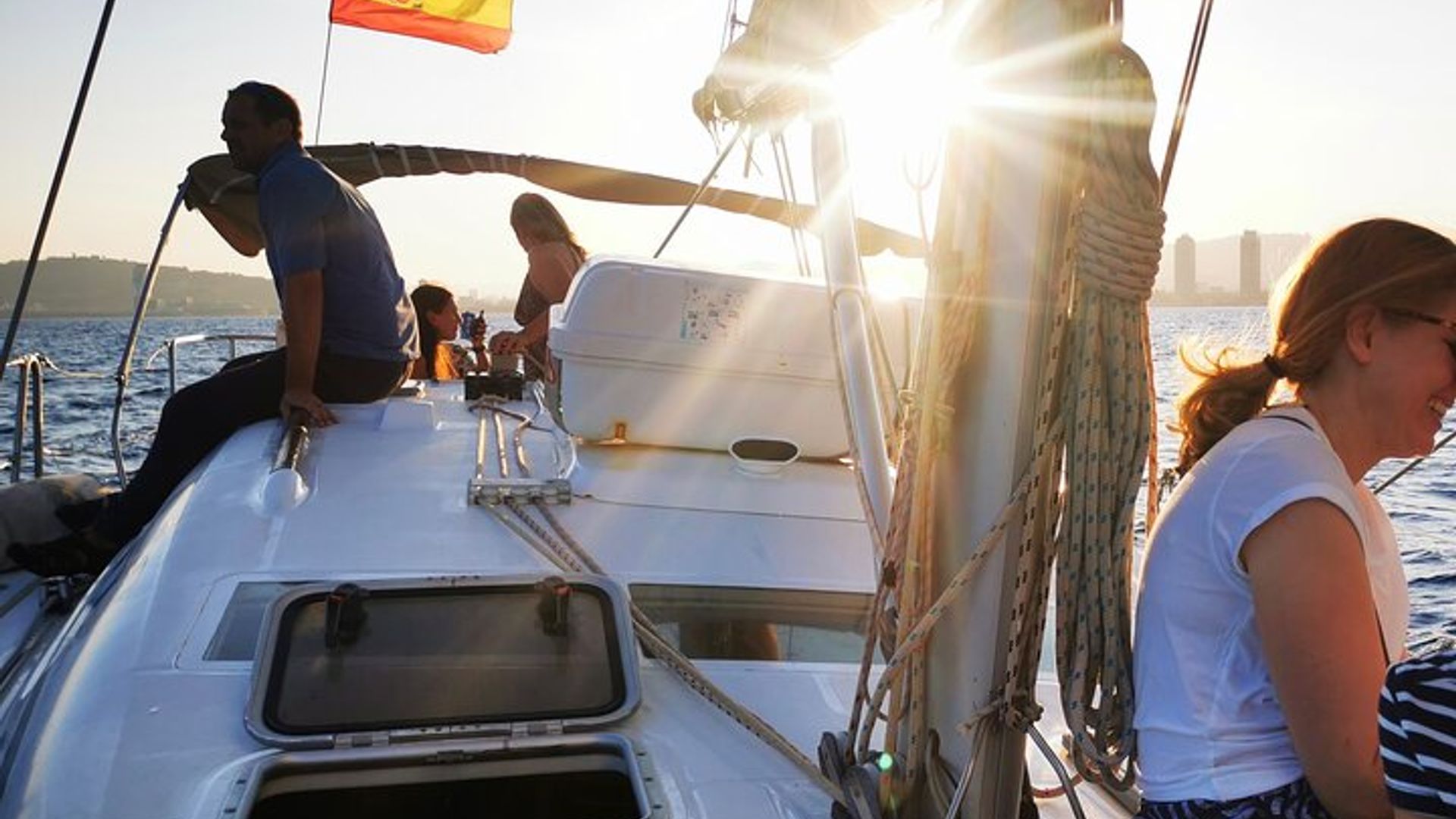 Barcelona Small-Group Bike Tour and Boat Trip with Drinks